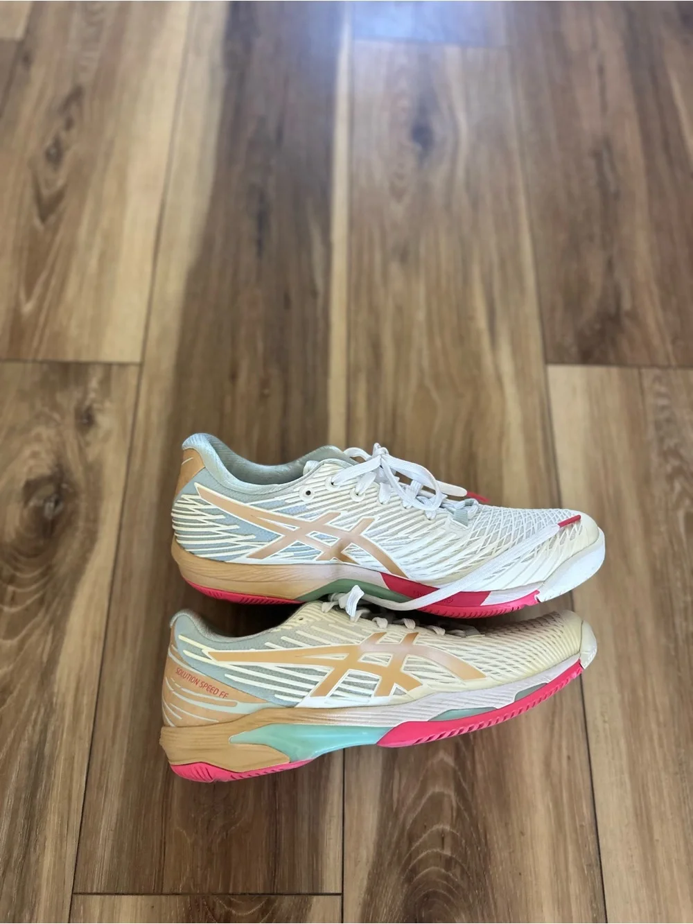 ASICS women’s solution speed FF 2 LE white champagne sneakers size 11.5